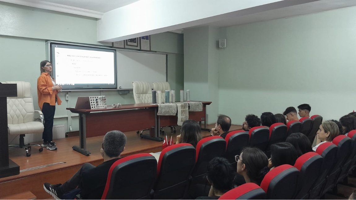 Halı Tasarımı Üzerine İlham Verici Seminer