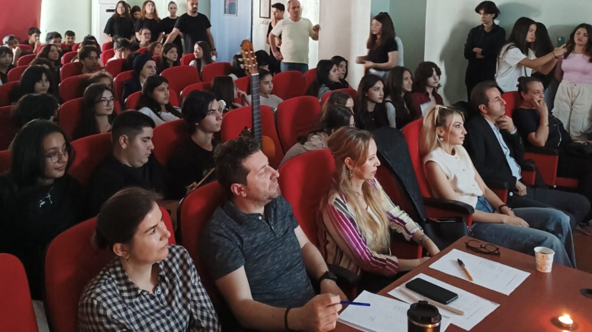 Okulumuzda Şiir Yarışması Düzenlendi